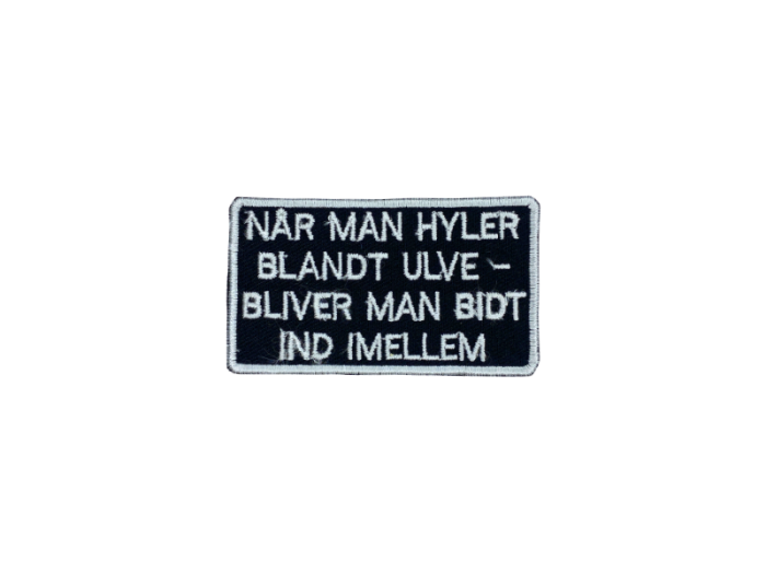 Når man hyler blandt ulve bliver man bidt ind imellem - Patch  Mærke