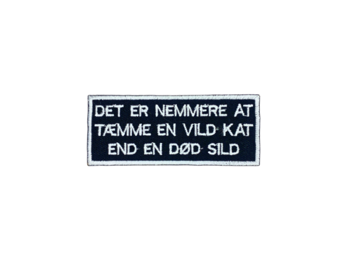 Det er nemmere at tæmme en vild kat end en død sild - Patch  Mærke